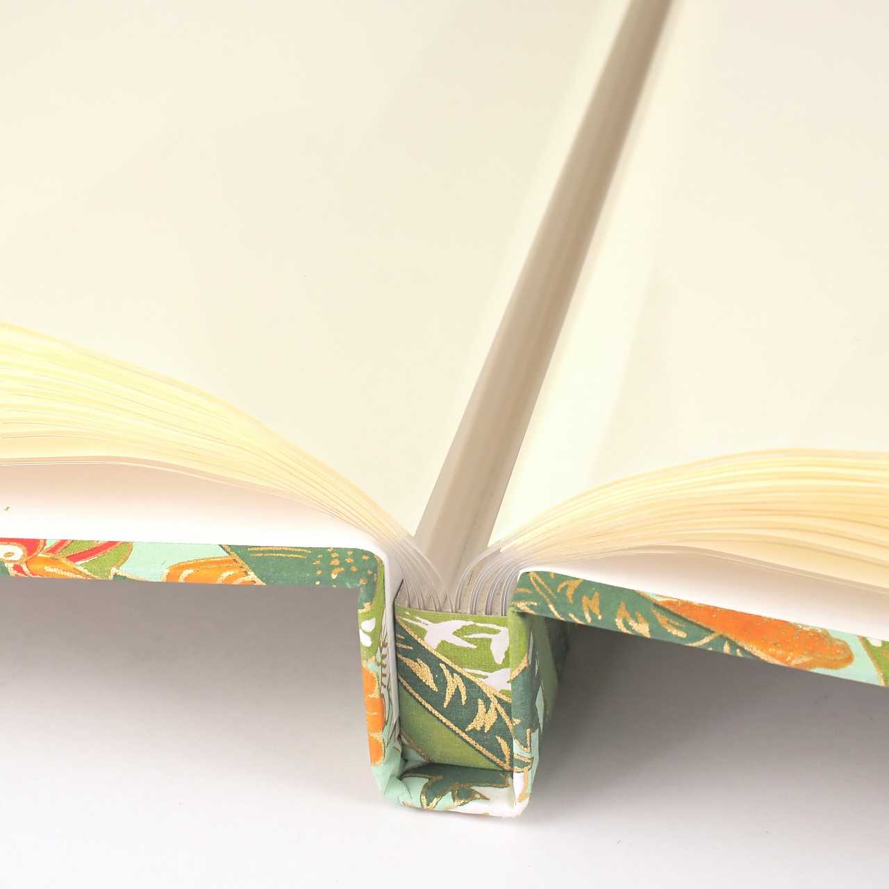 御朱印ホルダー 見開きサイズ きよら 伝統の千代紙 霜月